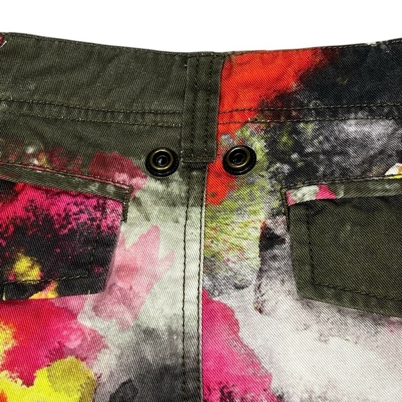 PAM & GELA Soft Army Green Floral Watercolor Shorts Women's Size 4 - Picture 8 of 16